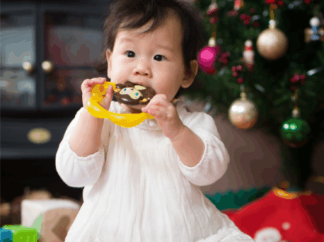 babies put toys in their mouth